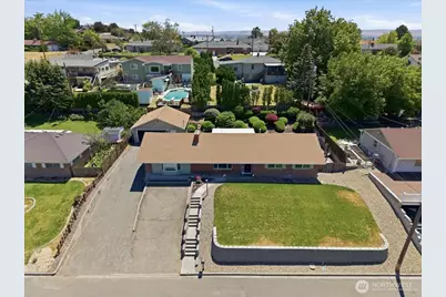 933 Vine Ave, Sunnyside, WA 98944 - Photo 3