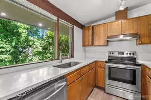 131 109th Ave SE, Bellevue, WA 98004 - Photo 15