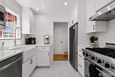 3701 SW Henderson Street, Seattle, WA 98126 - Photo 9