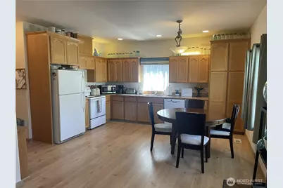 11712 10th Avenue E, Tacoma, WA 98445 - Photo 5