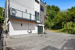 1616 Taylor Ave N, Seattle, WA 98109 - Photo 31
