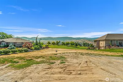 2820 8th Street SE, East Wenatchee, WA 98802 - Photo 1
