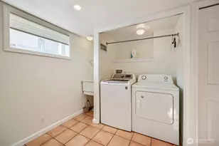 715 W Wheeler St, Seattle, WA 98119 - Photo 25