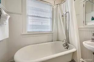715 W Wheeler St, Seattle, WA 98119 - Photo 21