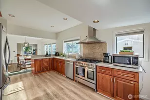715 W Wheeler St, Seattle, WA 98119 - Photo 11