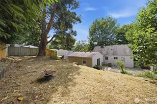 11426 Crestwood Dr S, Seattle, WA 98178 - Photo 23