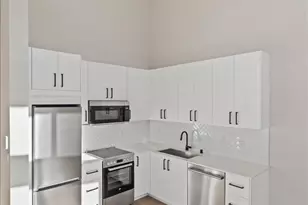 911 NE 70th St, Seattle, WA 98115 - Photo 11