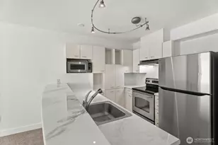 2440 Western Ave, Seattle, WA 98121 - Photo 9