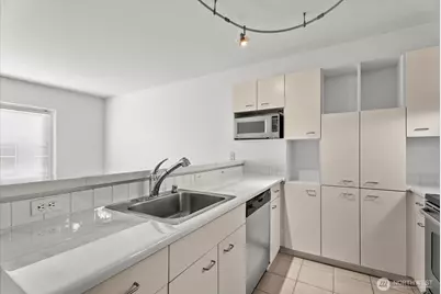 2440 Western Avenue #517, Seattle, WA 98121 - Photo 11