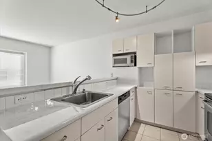 2440 Western Ave, Seattle, WA 98121 - Photo 11