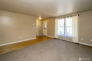 10025 14th Ave E, Tacoma, WA 98445 - Photo 7