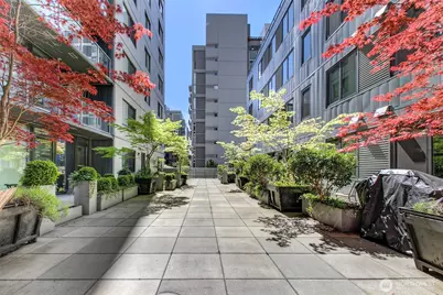 76 Cedar Street #603, Seattle, WA 98121 - Photo 3