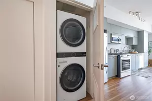 2911 2nd Ave, Seattle, WA 98121 - Photo 9