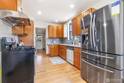 8528 S 121st Street, Seattle, WA 98178 - Photo 11