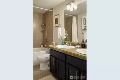 3425 Meridian Avenue N, Seattle, WA 98103 - Photo 17