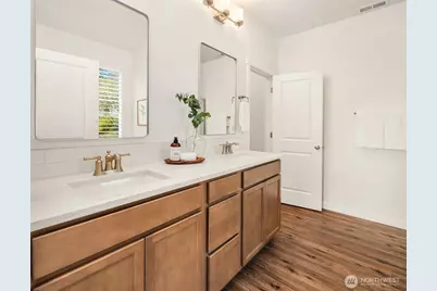 2401 E 16th Street, Bremerton, WA 98310 - Photo 13