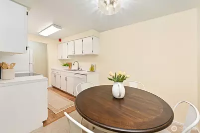 11010 NE 68th Street #622, Kirkland, WA 98033 - Photo 9