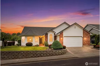 403 SE Stanford Place, College Place, WA 99324 - Photo 3