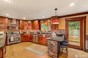 545 Holly Dr, Edmonds, WA 98020 - Photo 9