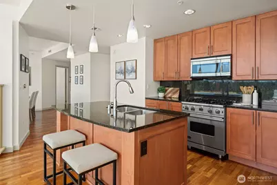 10650 NE 9th Place #1624, Bellevue, WA 98004 - Photo 9