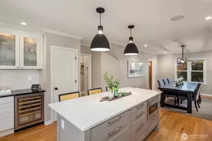 4720 NE 47th St, Seattle, WA 98105 - Photo 9