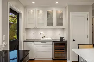 4720 NE 47th St, Seattle, WA 98105 - Photo 17