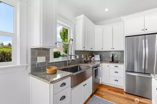 2217 4th Ave N, Seattle, WA 98109 - Photo 17