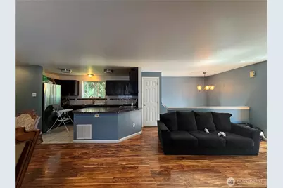 10453 1st Avenue SW, Seattle, WA 98146 - Photo 3