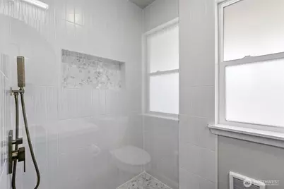 6400 44th Avenue S, Seattle, WA 98118 - Photo 15