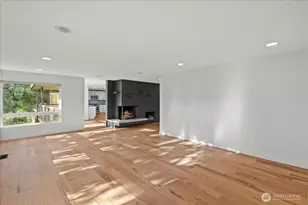 8625 26th Ave NE, Seattle, WA 98115 - Photo 7