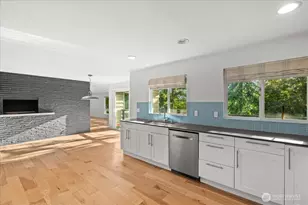 8625 26th Ave NE, Seattle, WA 98115 - Photo 11