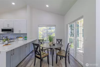 18585 NE 57th Street, Redmond, WA 98052 - Photo 9