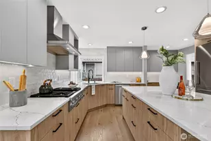 22711 SE 27th St, Sammamish, WA 98075 - Photo 11