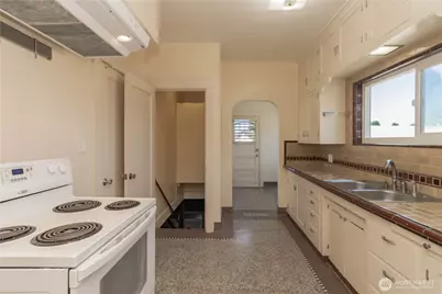 617 Burnett Avenue S, Renton, WA 98057 - Photo 21