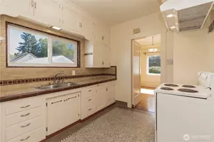 617 Burnett Ave S, Renton, WA 98057 - Photo 15