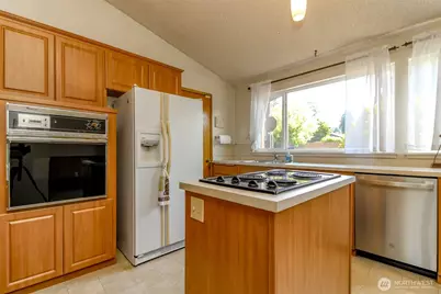 105 156th Avenue NE, Bellevue, WA 98007 - Photo 3
