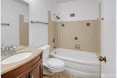 507 W Mercer Street #104, Seattle, WA 98119 - Photo 23