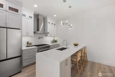 825 NE 105th Street, Seattle, WA 98125 - Photo 11