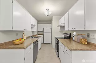 12240 SE 60th St, Bellevue, WA 98006 - Photo 7