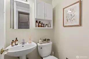 12240 SE 60th St, Bellevue, WA 98006 - Photo 13