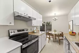 12240 SE 60th St, Bellevue, WA 98006 - Photo 11