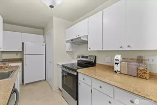 12240 SE 60th St, Bellevue, WA 98006 - Photo 7