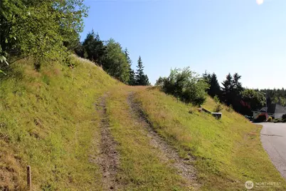 1076 Malvern Hills Drive, Camano Island, WA 98282 - Photo 3