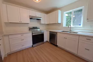 818 118th St S, Tacoma, WA 98444 - Photo 5