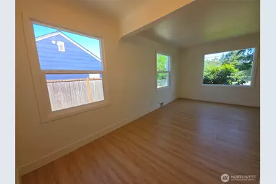 818 118th Street S, Tacoma, WA 98444 - Photo 9