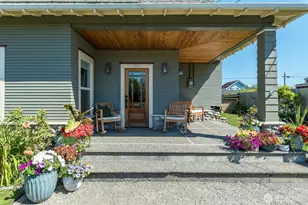 1118 4th St, Anacortes, WA 98221 - Photo 3