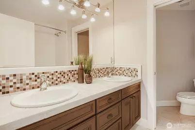 13042 NE 8th Street, Bellevue, WA 98005 - Photo 31