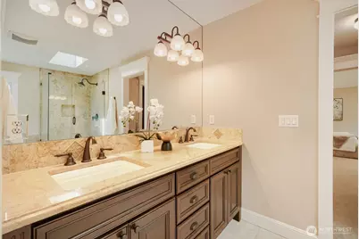 13042 NE 8th Street, Bellevue, WA 98005 - Photo 25