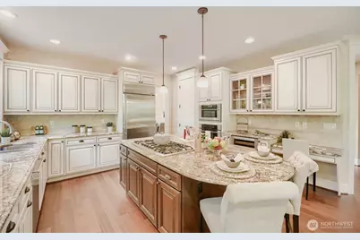 13042 NE 8th Street, Bellevue, WA 98005 - Photo 15