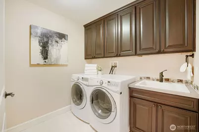 13042 NE 8th Street, Bellevue, WA 98005 - Photo 35